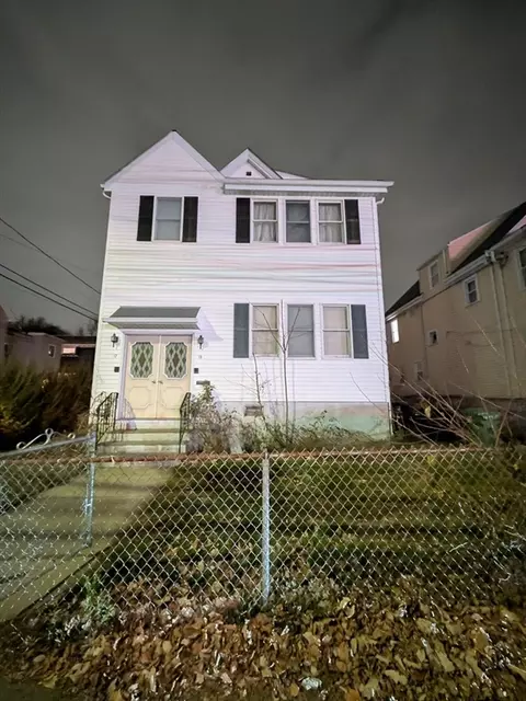 15-17 Dexter Ave, Watertown, MA 02472