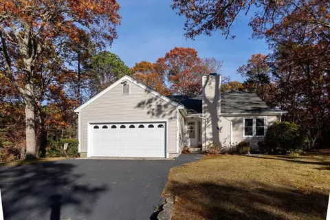 64 Ashton Ave, Falmouth, MA 02536