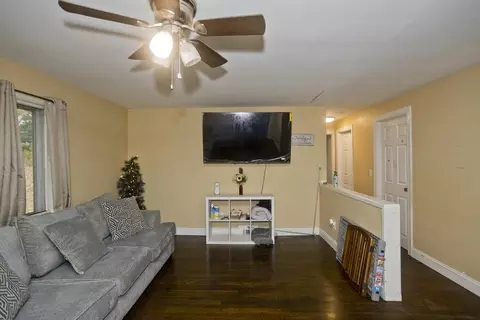 27 Middlebrook Dr, Springfield, MA 01129 photo 4