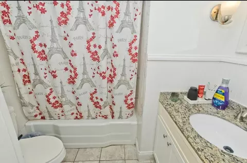 27 Middlebrook Dr, Springfield, MA 01129 photo 2