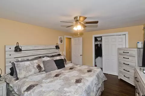 27 Middlebrook Dr, Springfield, MA 01129