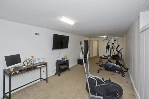 27 Middlebrook Dr, Springfield, MA 01129 photo 7