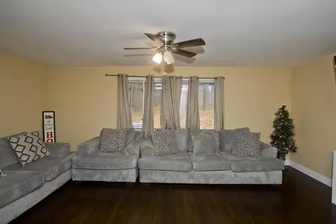 27 Middlebrook Dr, Springfield, MA 01129 photo 6