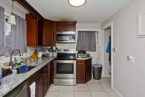 27 Middlebrook Dr, Springfield, MA 01129 photo 8