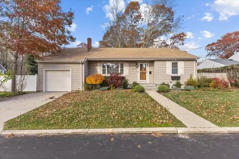 59 Longwood Ave, Dartmouth, MA 02747