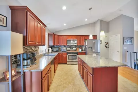 66 Bailey St, Fall River, MA 02724 photo 7