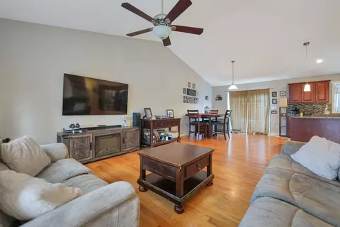 66 Bailey St, Fall River, MA 02724 photo 10