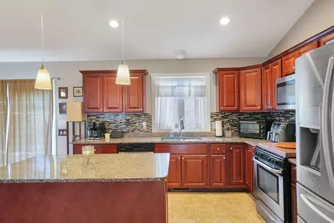 66 Bailey St, Fall River, MA 02724 photo 8