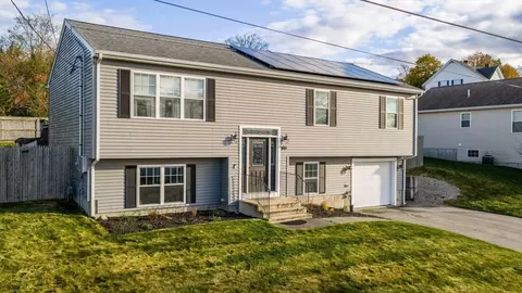 66 Bailey St, Fall River, MA 02724 photo 2