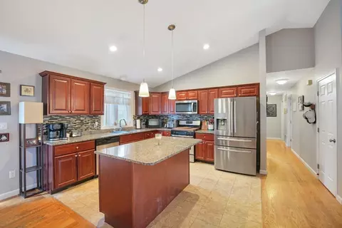 66 Bailey St, Fall River, MA 02724 photo 6