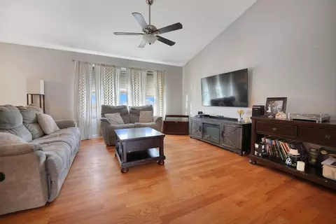 66 Bailey St, Fall River, MA 02724 photo 13