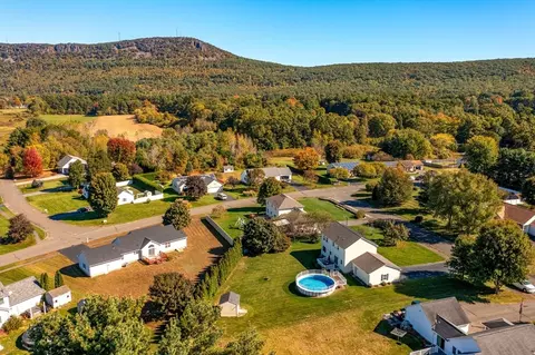 4 Laurel Dr, Easthampton, MA 01027 photo 7