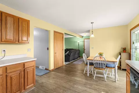 4 Laurel Dr, Easthampton, MA 01027 photo 15