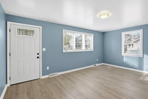 19 Emily St, Springfield, MA 01109 photo 10