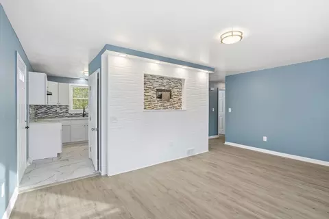 19 Emily St, Springfield, MA 01109 photo 8