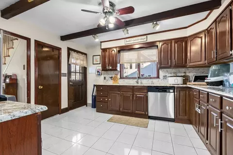 65 Poplar St, Gloucester, MA 01930 photo 10