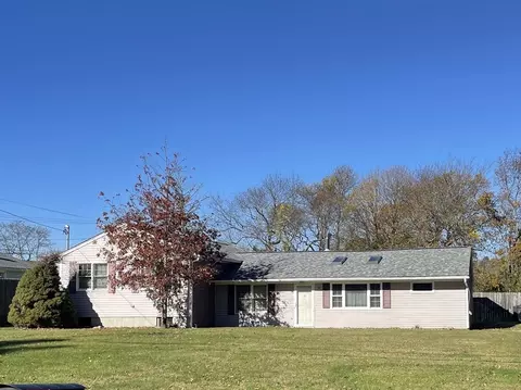 14 Glendale Ave, Tiverton, RI 02878