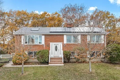 25 Murdoch Rd, Stoneham, MA 02180