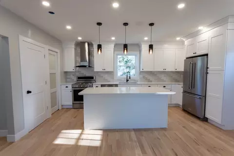 75 Sycamore St, Everett, MA 02149 photo 2