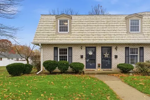 72 Plantation Dr #72, Agawam, MA 01001