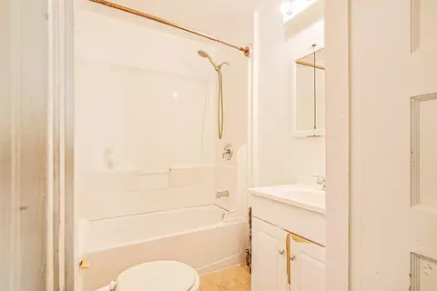 Bath - 18 Sycamore St, Springfield, MA 01109 photo 1 of 1