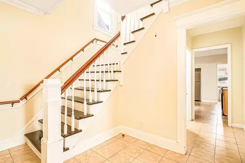 Entry Way - 18 Sycamore St, Springfield, MA 01109 photo 1 of 2