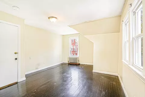 Bedroom - 18 Sycamore St, Springfield, MA 01109 photo 2 of 4