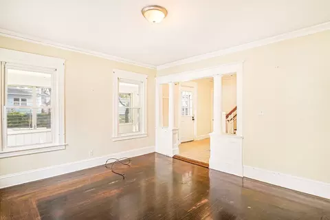 Living - 18 Sycamore St, Springfield, MA 01109 photo 1 of 5