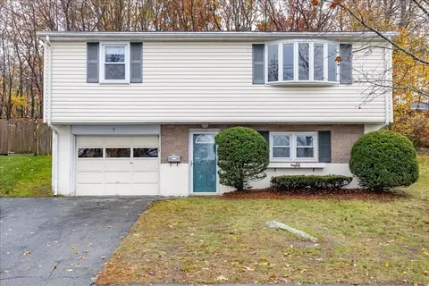 5 Louis Rd, Peabody, MA 01960