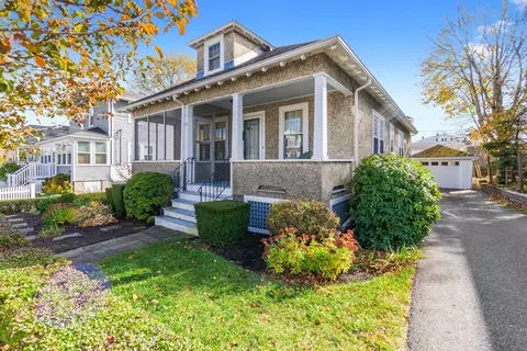 8 Newcastle Rd, Peabody, MA 01960