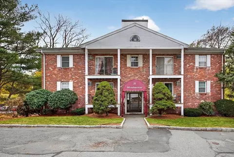 38 Bennett St #3D, Wakefield, MA 01880