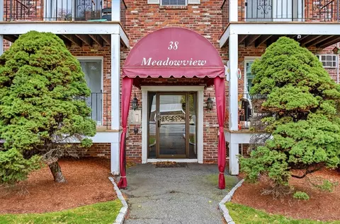 38 Bennett St #3D, Wakefield, MA 01880 photo 2