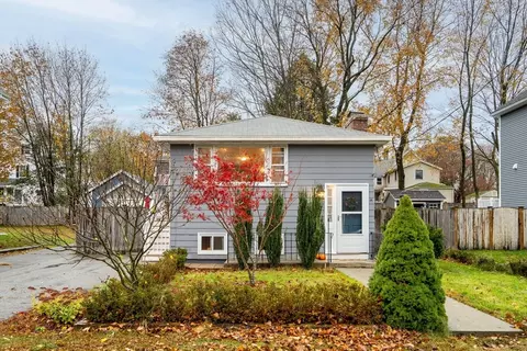 16 Glen Rd, Reading, MA 01867
