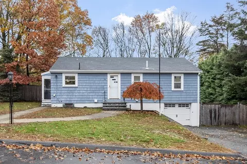 26 Curve St, Wakefield, MA 01880