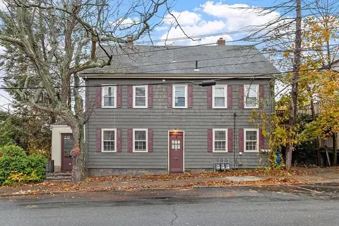 51 Crescent St, Wakefield, MA 01880