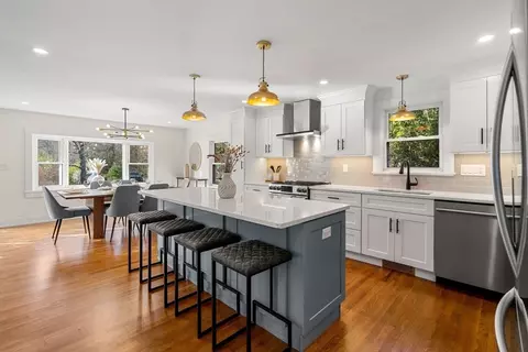 10 High St, Salisbury, MA 01952