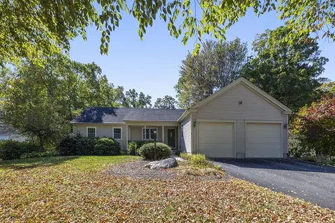 11 Sheerman Ln, Amherst, MA 01002