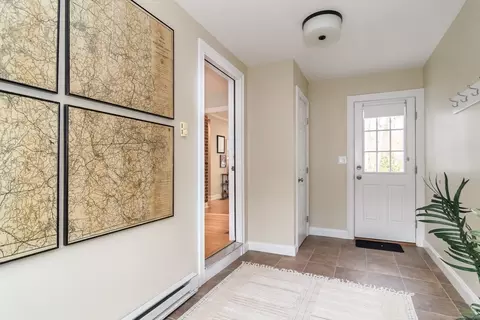 Entry Way - 4 Willow St, Natick, MA 01760 photo 2 of 5