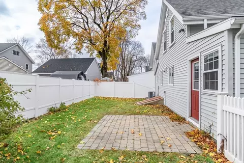 Exterior - 4 Willow St, Natick, MA 01760 photo 2 of 3