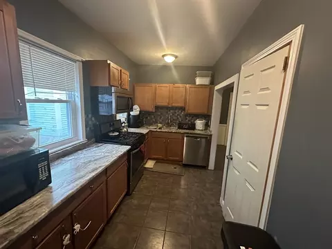 48 E St, Lowell, MA 01851 photo 5