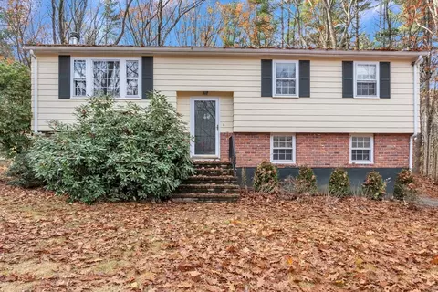 8 Whalen Rd, Hopkinton, MA 01748