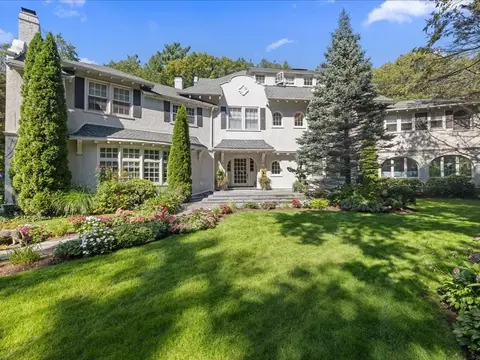 142 Crafts Rd, Chestnut Hill, MA 02467