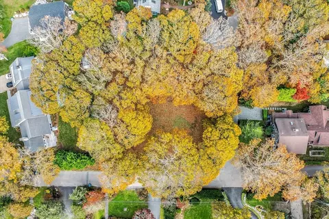 37 Nemasket Rd, Falmouth, MA 02540