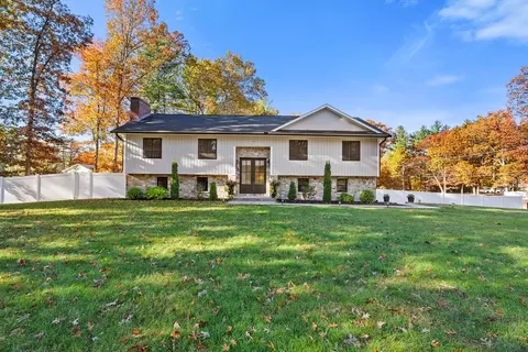 3 Robin Dr, Hudson, NH 03051