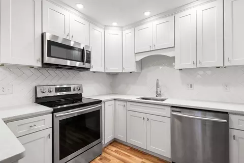166 Quincy Shore Dr #108, Quincy, MA 02171