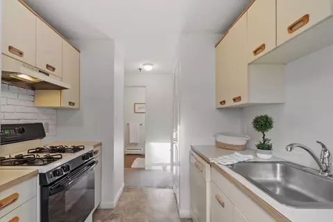 Kitchen - 57 Lantern Ln #3, Dracut, MA 01826 photo 3 of 4