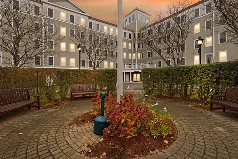8 Crowninshield St #111, Peabody, MA 01960