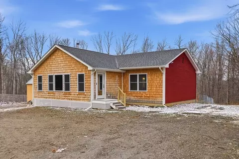 689 Skyline Trl, Chester, MA 01011