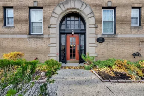 230 Massachusetts Ave #6, Arlington, MA 02474
