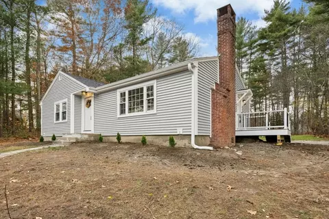 8 Old Farm Rd, Hanover, MA 02339